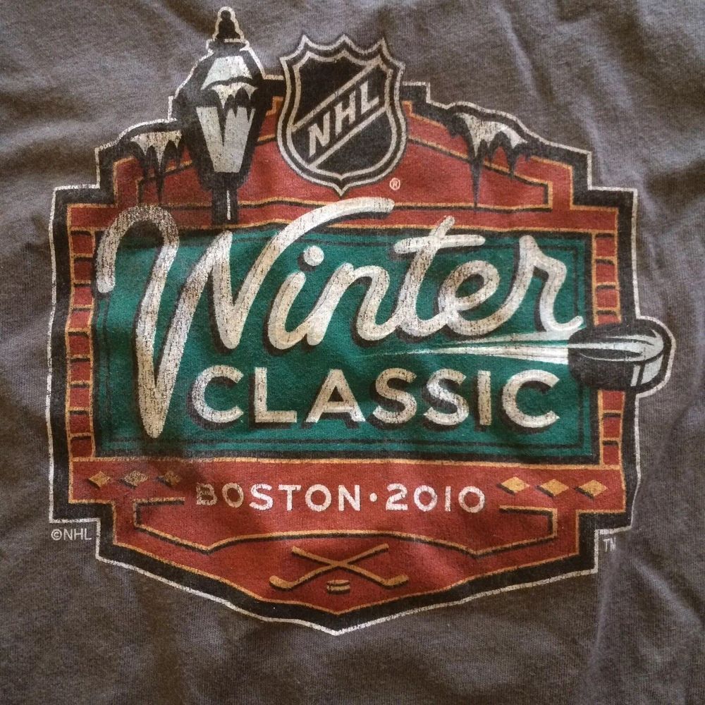 NHL Winter Classic Women's Large 2010 Boston Bruins Hockey Retro Sport T-Shirt
